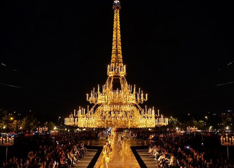 Saint Laurent recria salão de YSL com 3 lustres monumentais no Trocadéro