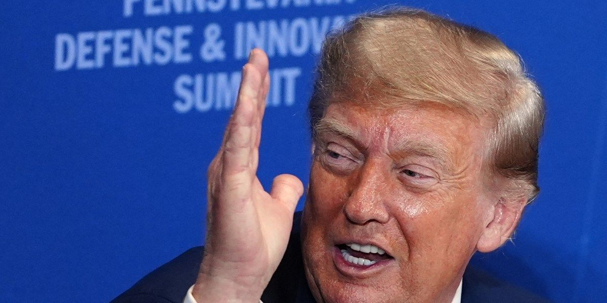 Trump fala em ímãs; a indústria de defesa, em falta de mísseis
