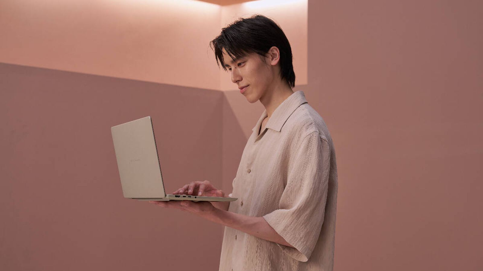 ASUS Zenbook 14: design premium e IA por menos de R$ 4.500