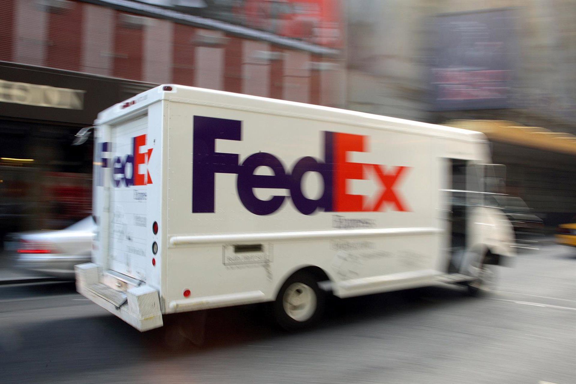 FedEx amplia lucro em 8% e aposta em rede global para manter tração