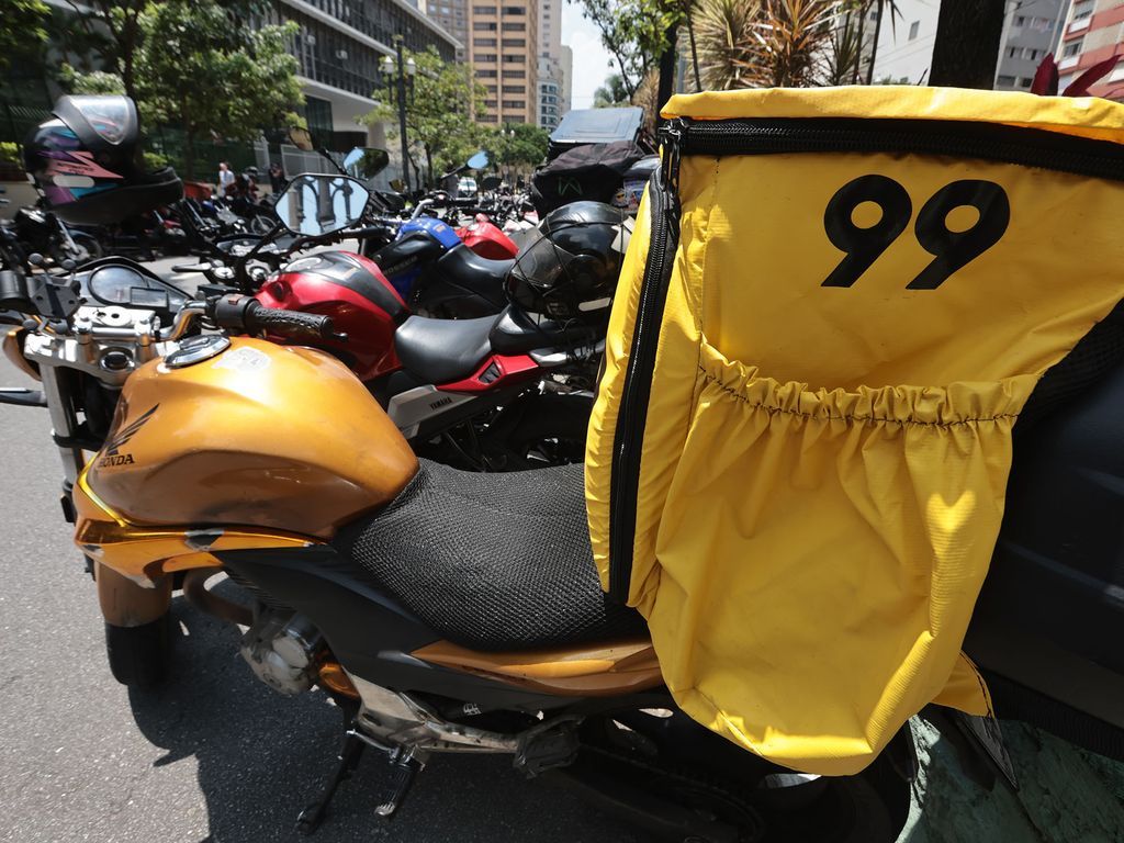 Governo Lula prepara crédito subsidiado para compra de motos por entregadores