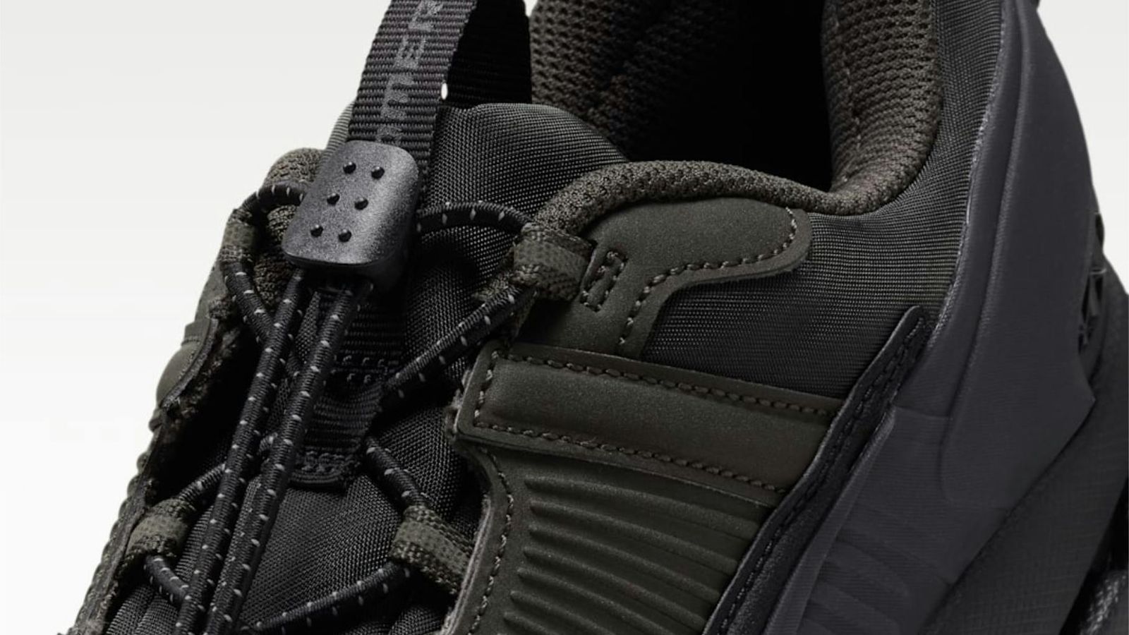 Nike Vomero Roam: A volta do 'dad sneaker' com alma de trilha