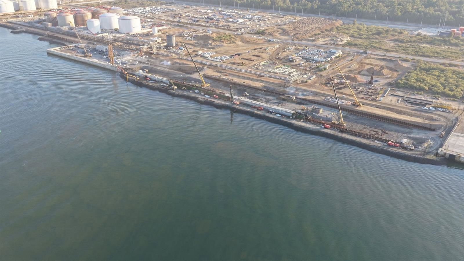 Moeve e Exolum levantam 105 milhões de euros para terminal estratégico em Huelva