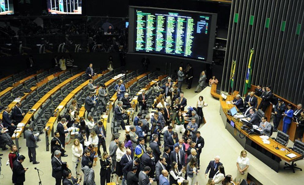 Congresso adia debate sobre MP das bets para após eleições