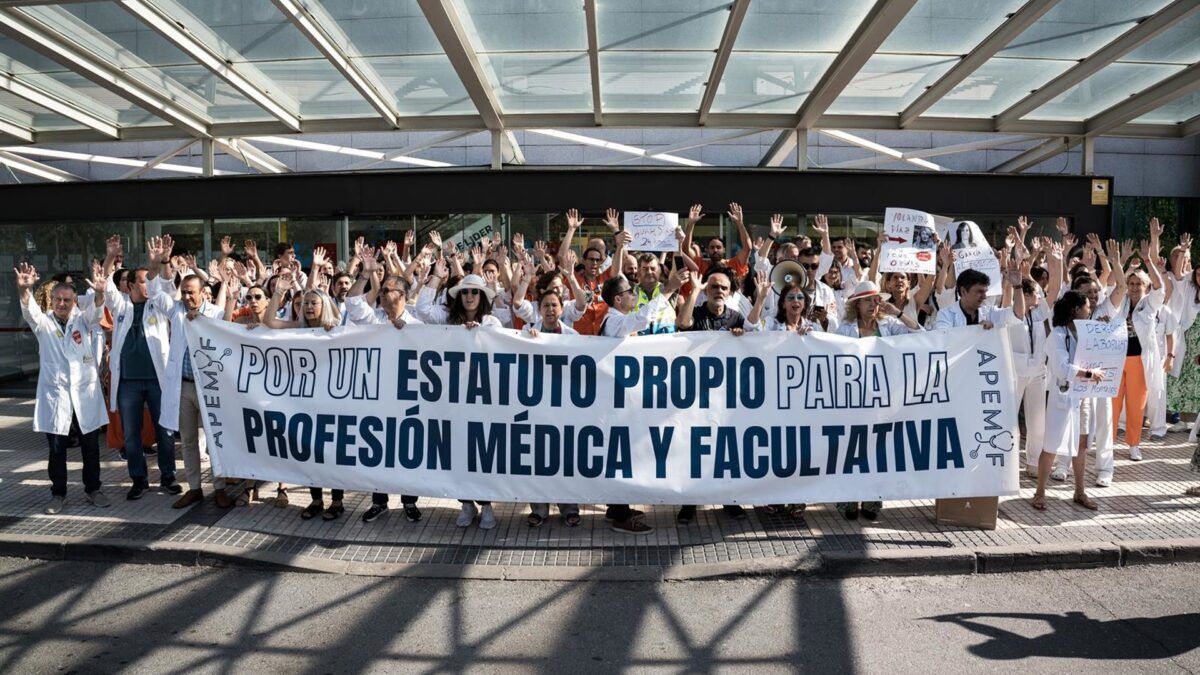 Médicos espanhóis dão ultimato e ameaçam greve geral