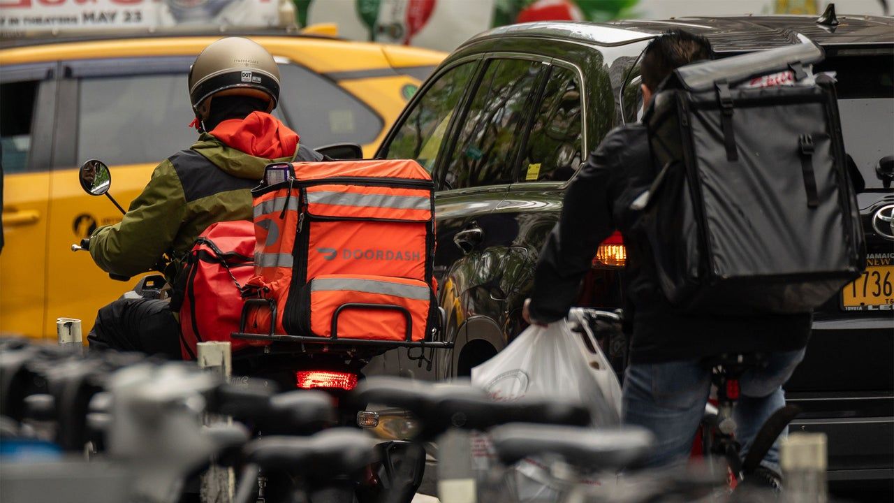 DoorDash paga US$ 131,5 milhões a entregadores por subpagamento em NY