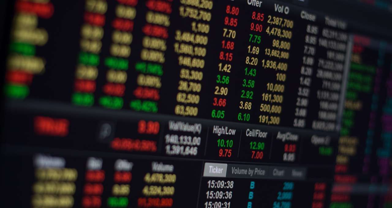 Bolsas europeias despencam após Trump romper laços comerciais com a Espanha