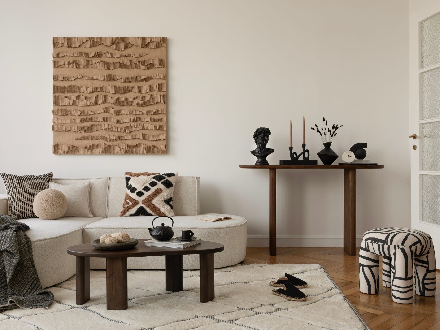 Design de interiores: cores vibrantes e barras em casa dominam o outono de 2026