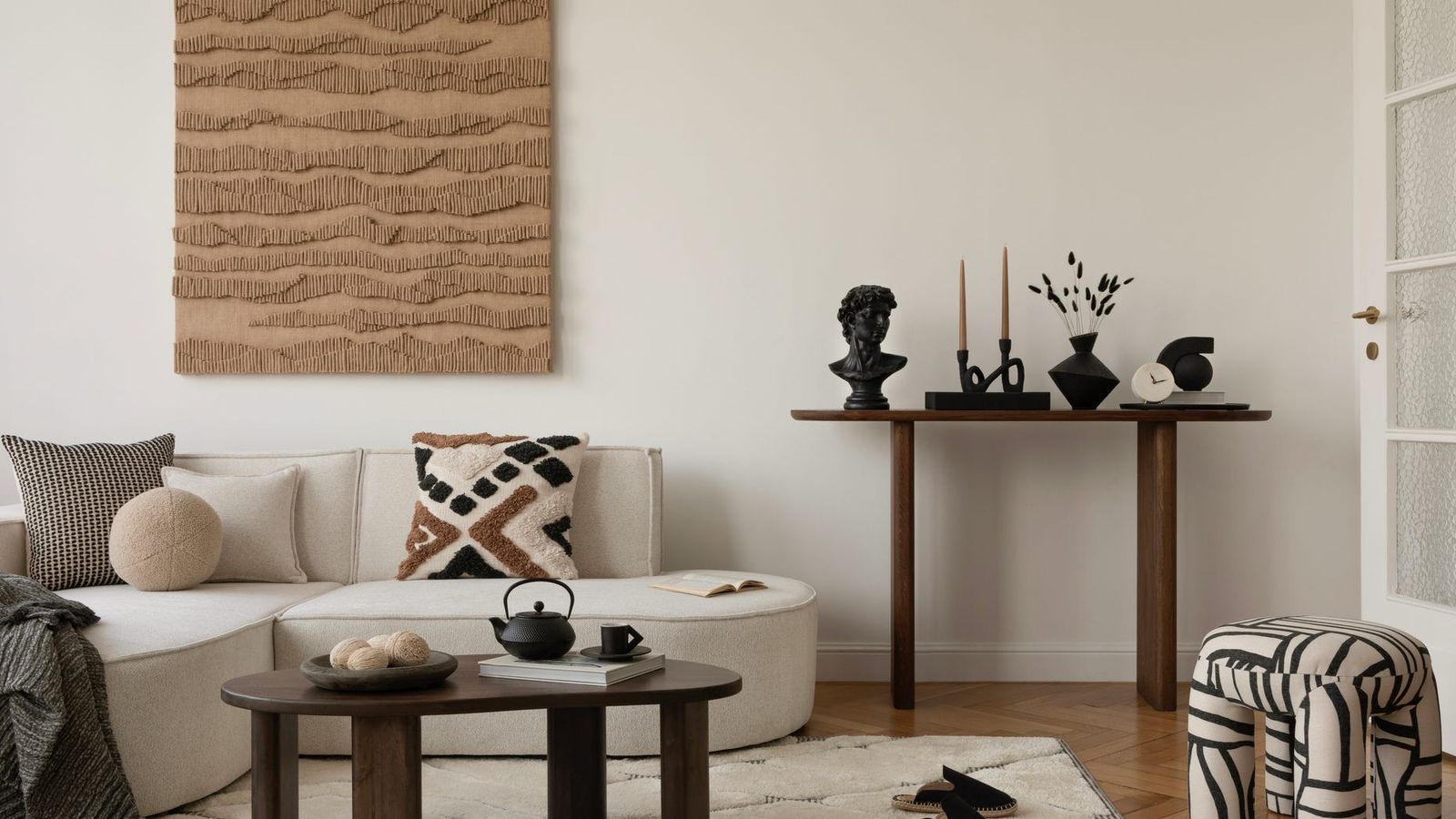 Design de interiores: cores vibrantes e barras em casa dominam o outono de 2026