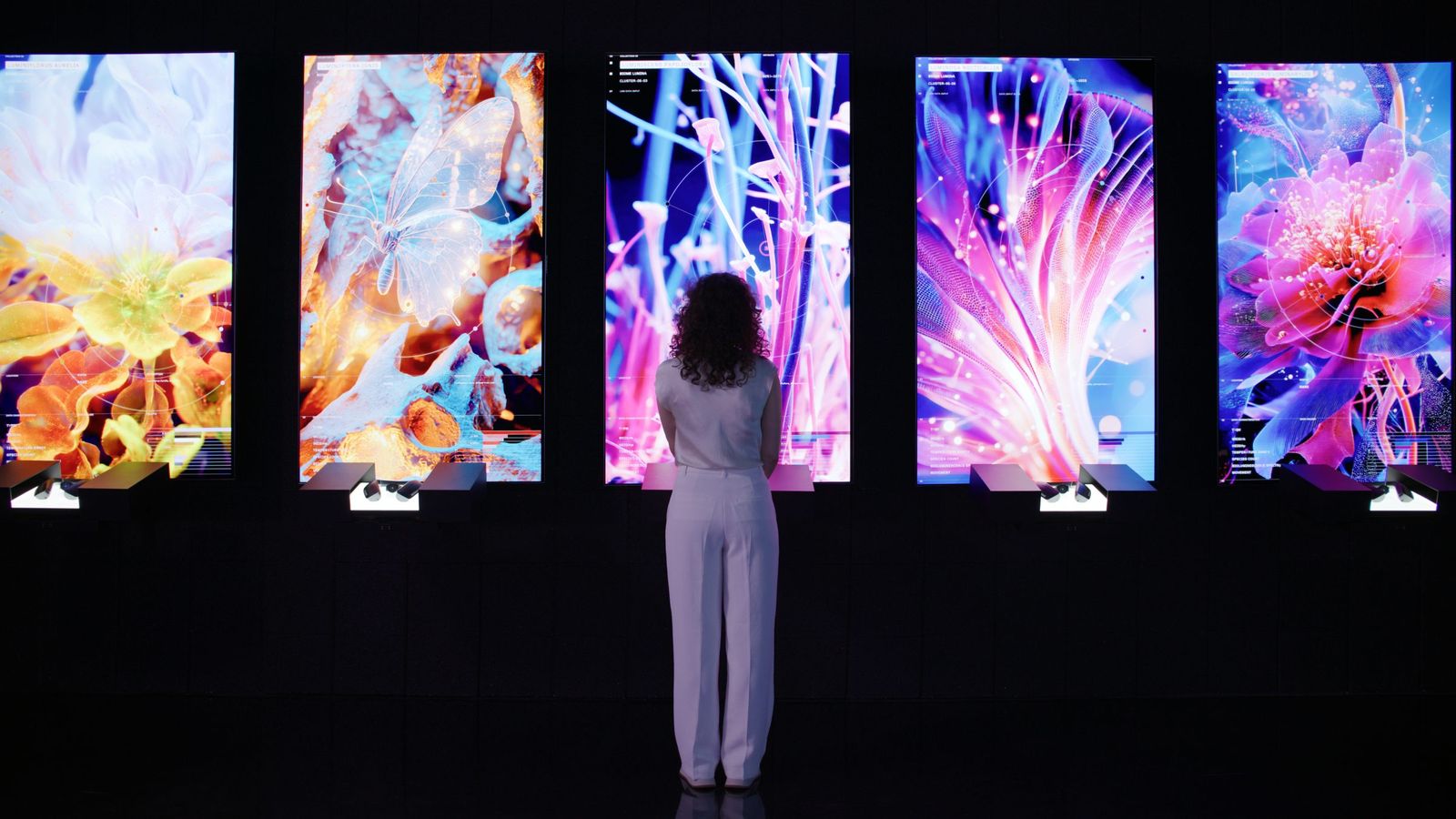 Refik Anadol abre seu museu: a arte como dado, perfume e chocolate