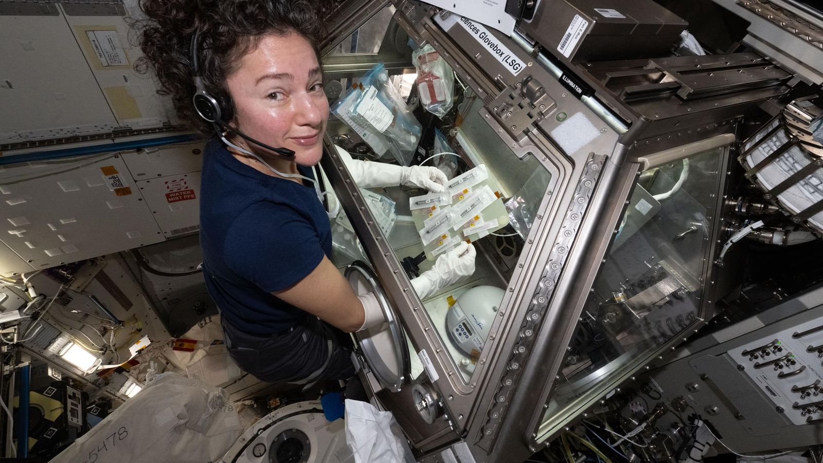 Cápsula Dragon retorna à Terra com experimentos cruciais para a medicina espacial