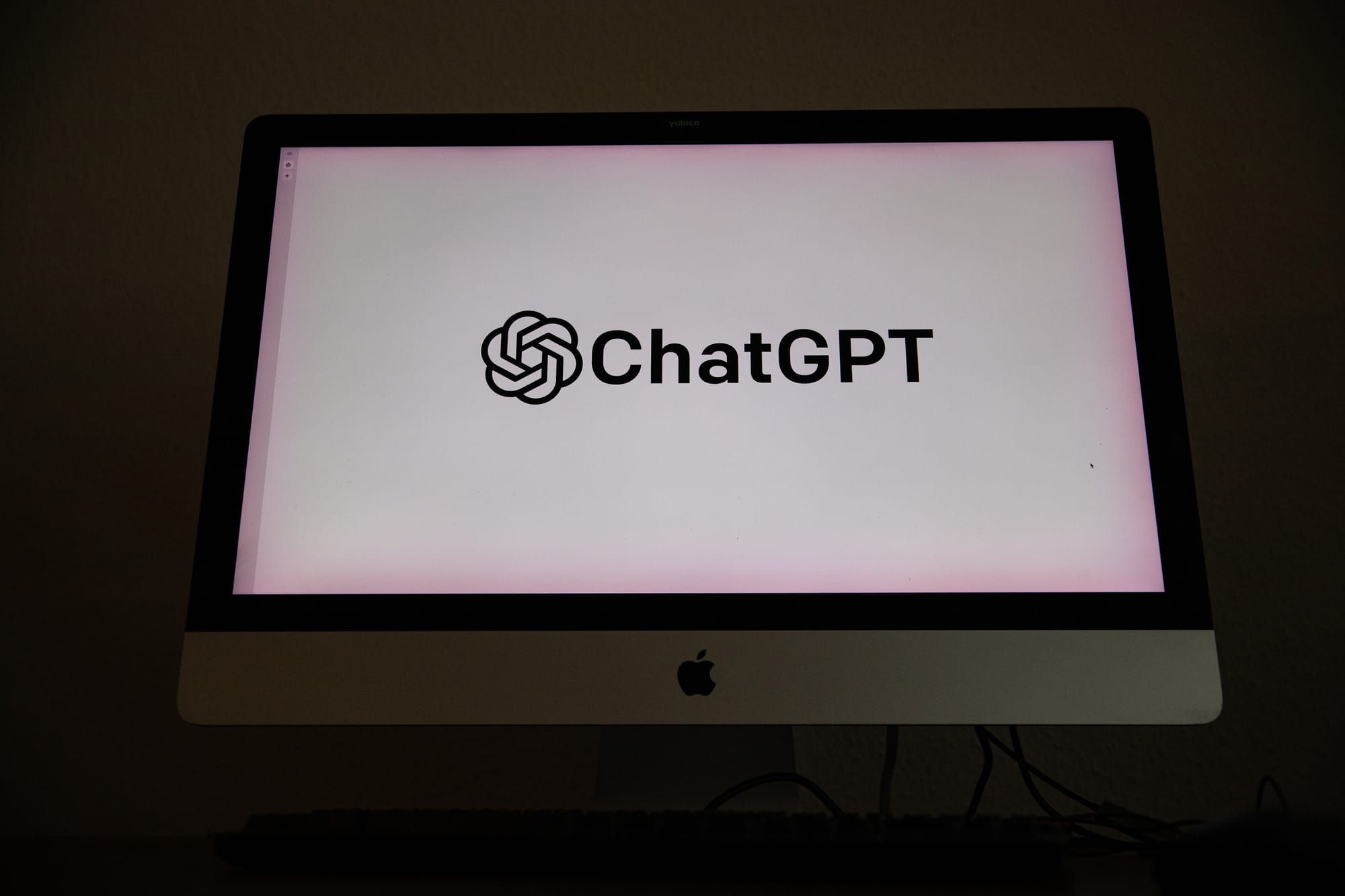 OpenAI permite que anunciantes usem dados de usuários do ChatGPT para mira