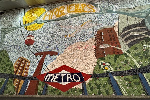 Metrô de Madri: Azulejos transformam estações em galerias de arte urbana