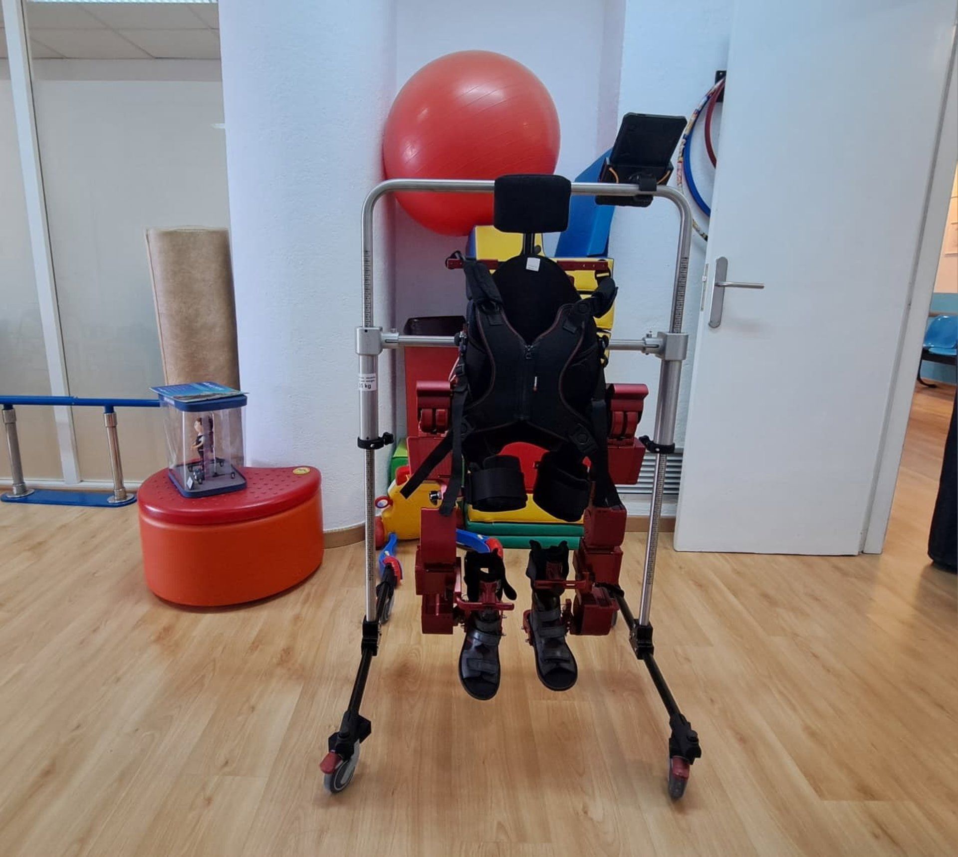 Baleares amplia uso de exoesqueletos em reabilitação infantil