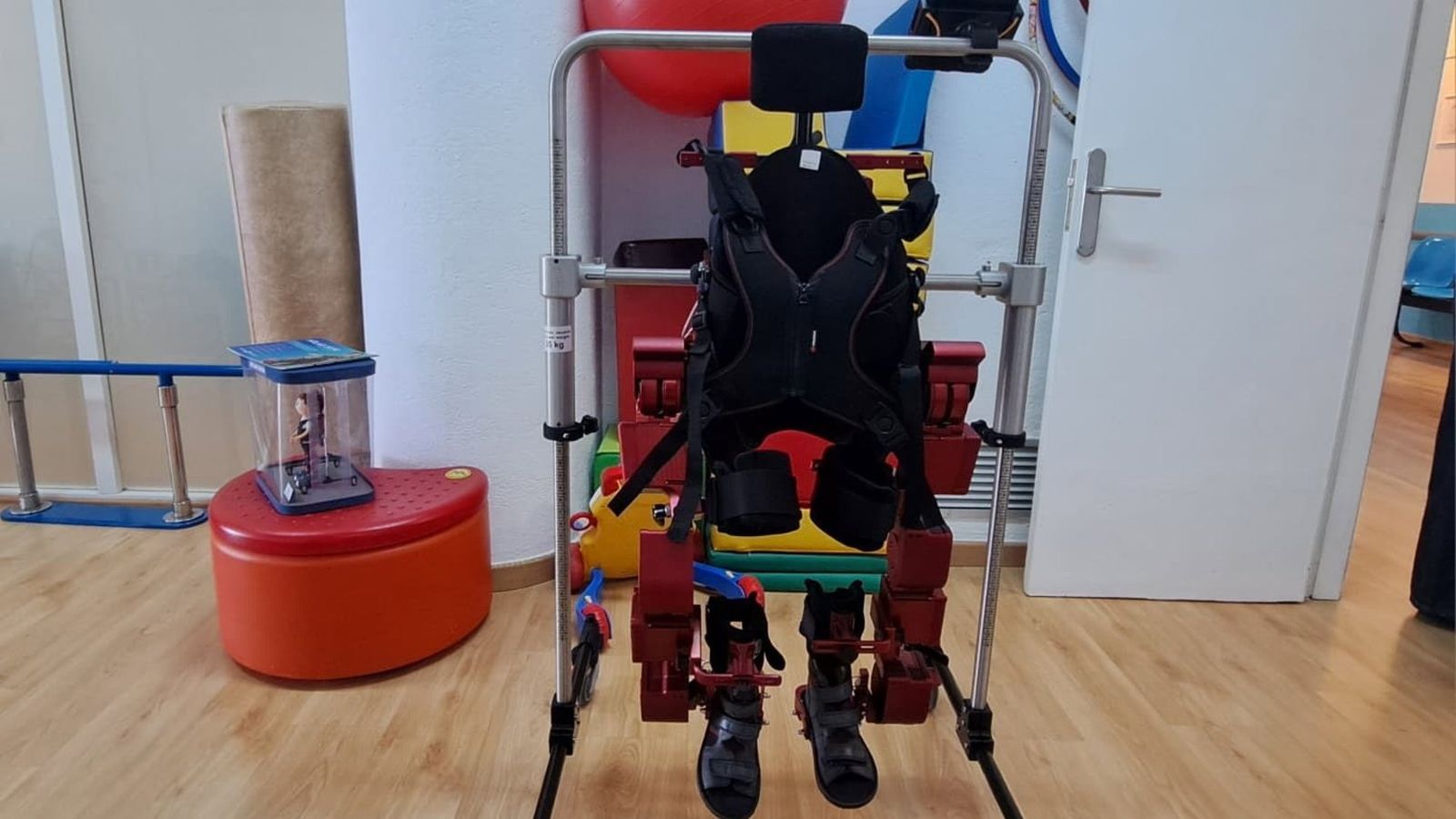 Baleares amplia uso de exoesqueletos em reabilitação infantil