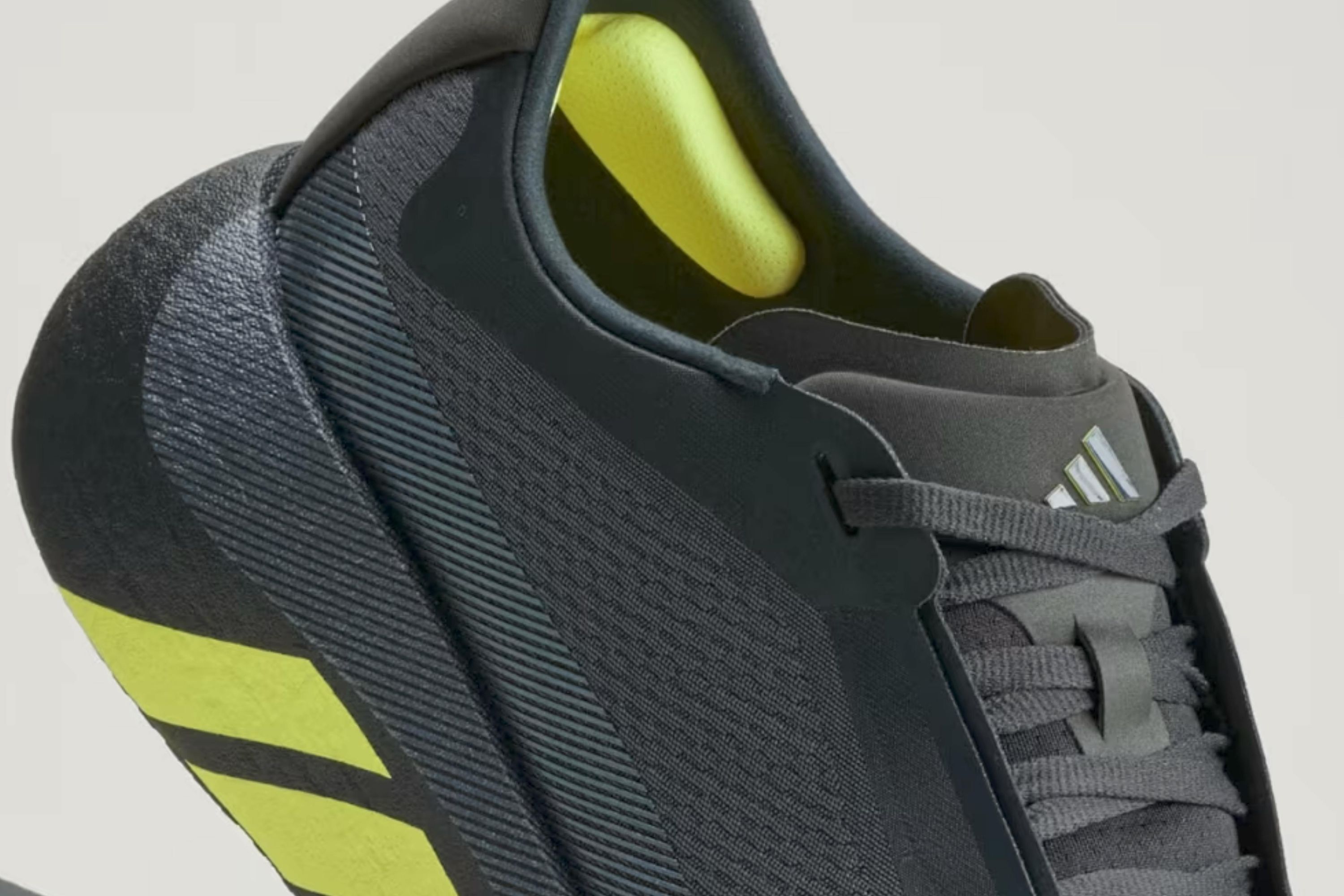Adidas Hyperboost Edge redefine o limite entre engenharia aerodinâmica e calçado esportivo