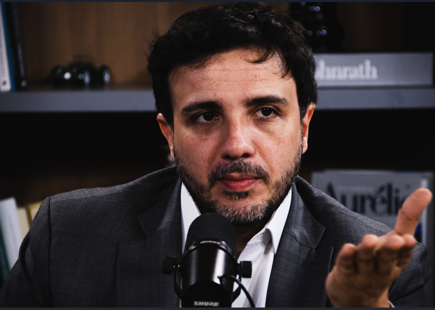 Renan Santos aposta em perfil militar para chapa presidencial de 2026