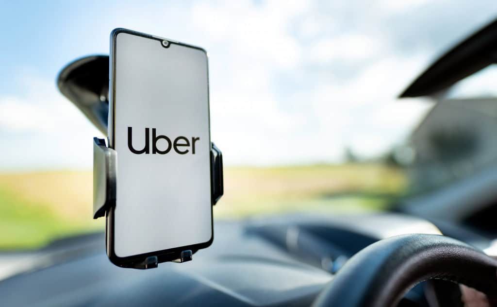 Uber corta 23% da divisão de RH sob nova gestão — e nega relação com IA