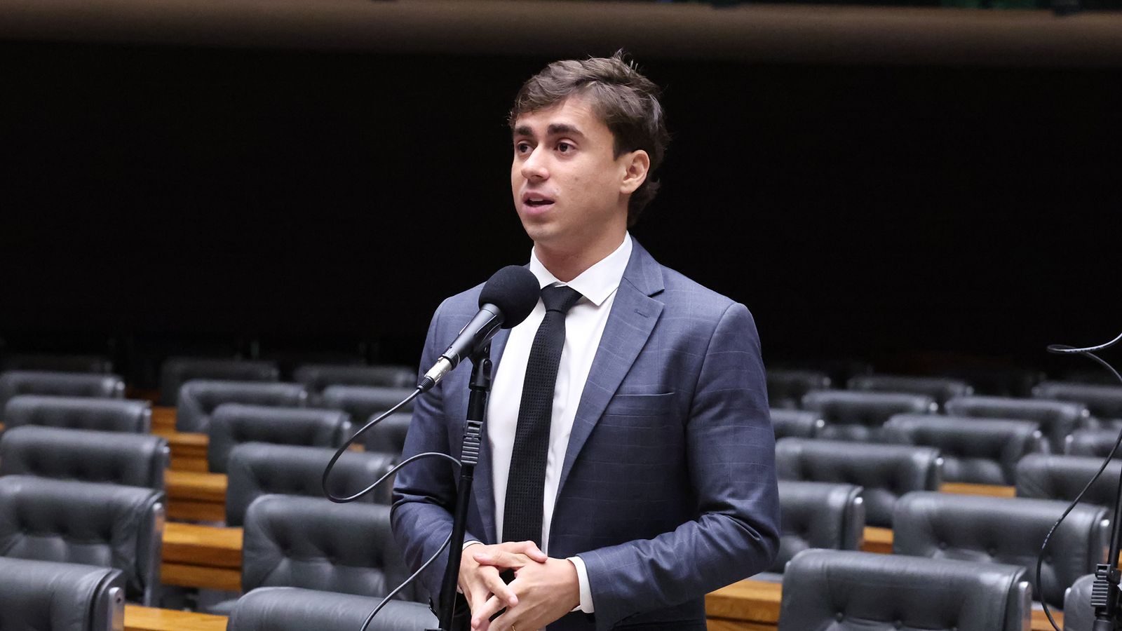 Direita domina engajamento de parlamentares nas redes — Nikolas Ferreira lidera com folga
