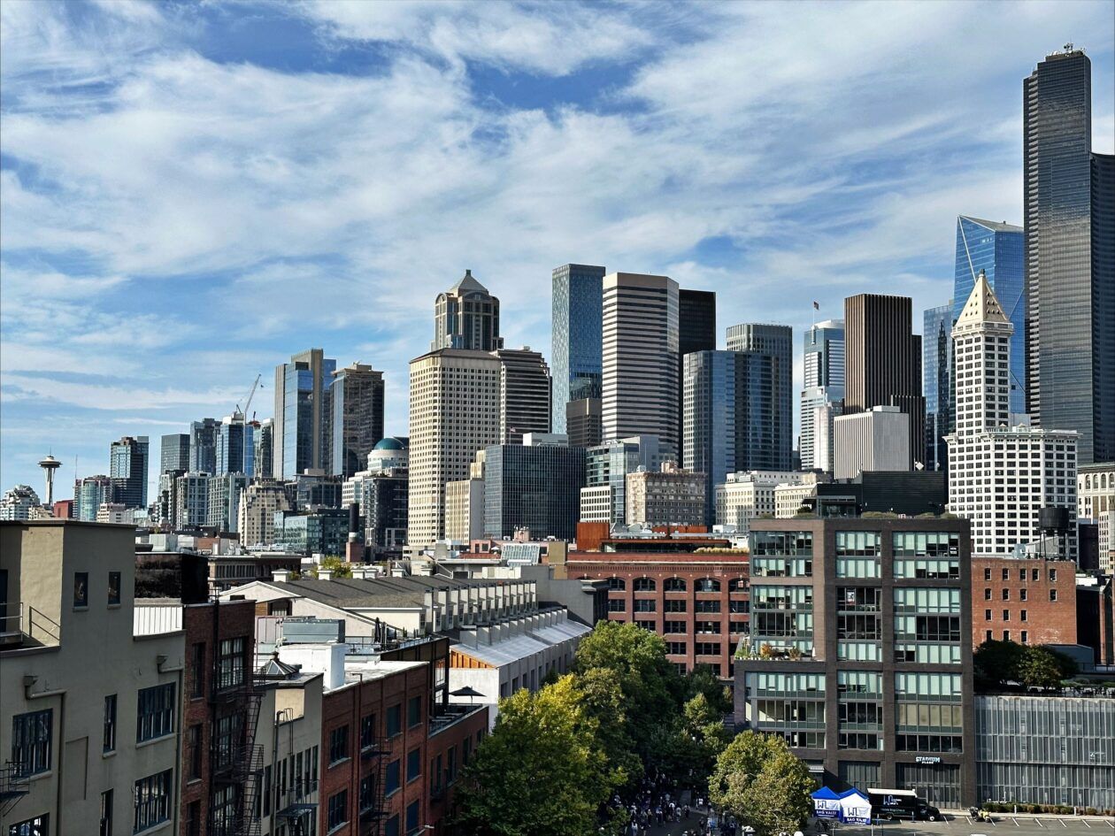 Seattle despenca em ranking de investimento estrangeiro e reacende debate sobre clima de negócios