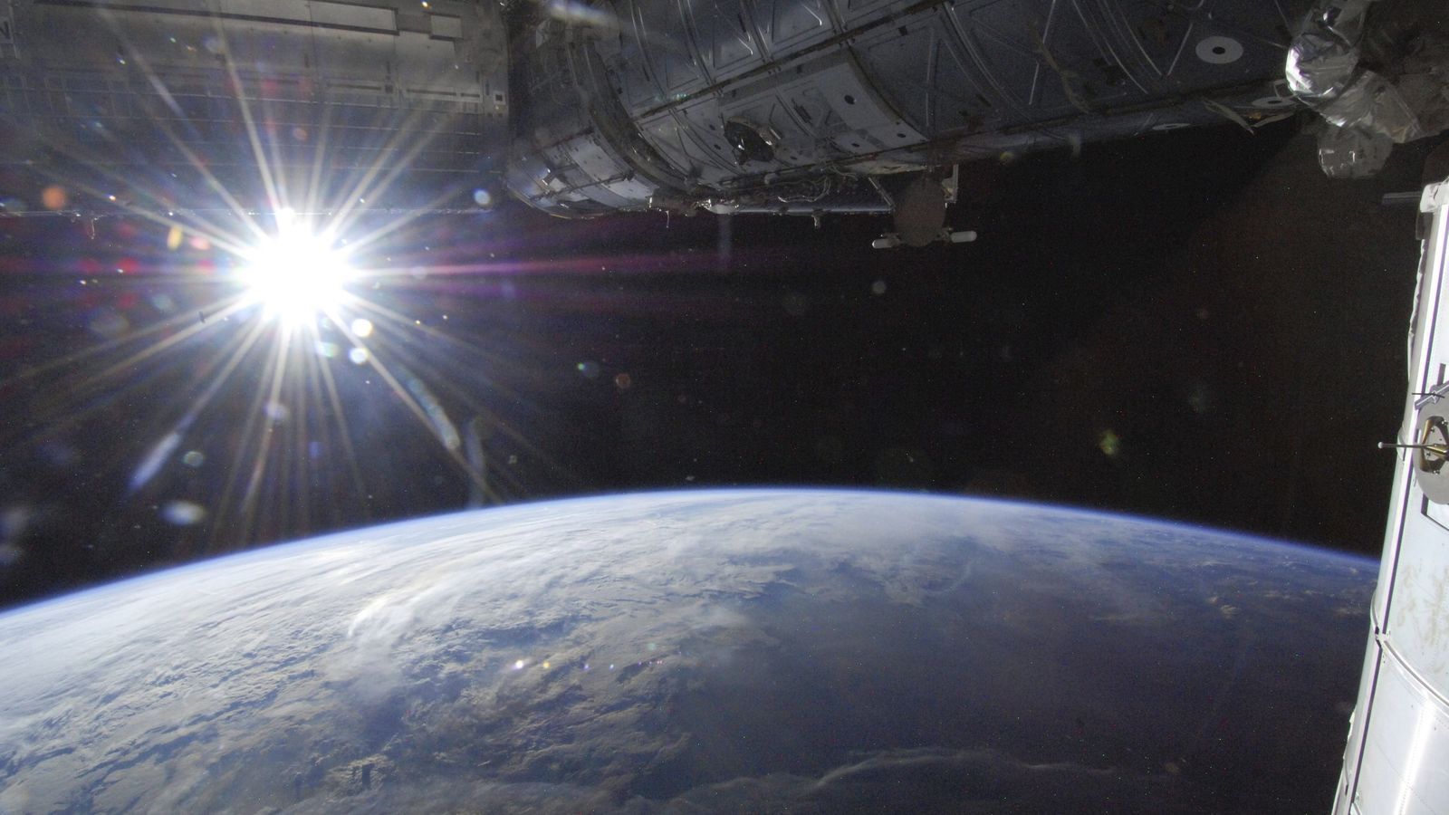 Satélite espião da Guerra Fria se fragmenta e gera alerta de detritos