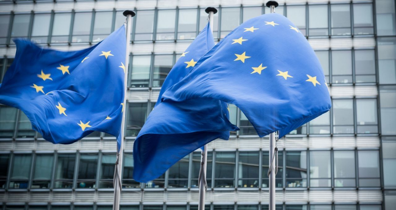 União Europeia impõe tarifa de 50% sobre aço — estratégia para conter oferta global