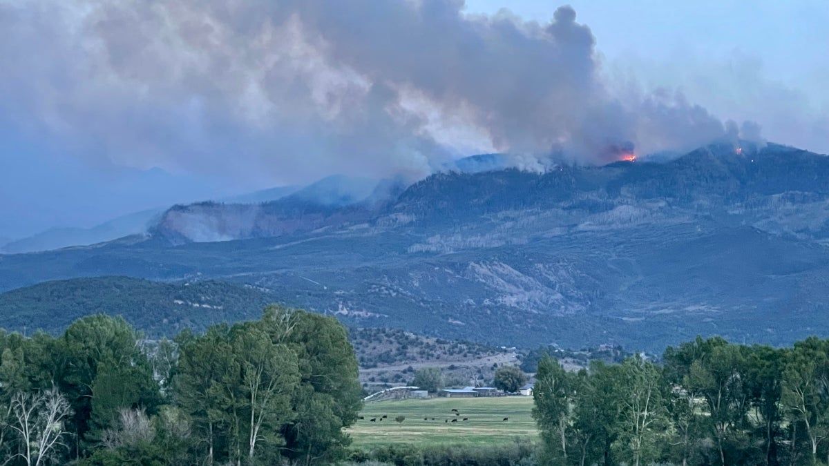 Incêndio Gold Mountain expõe fragilidade do turismo e da infraestrutura no Colorado