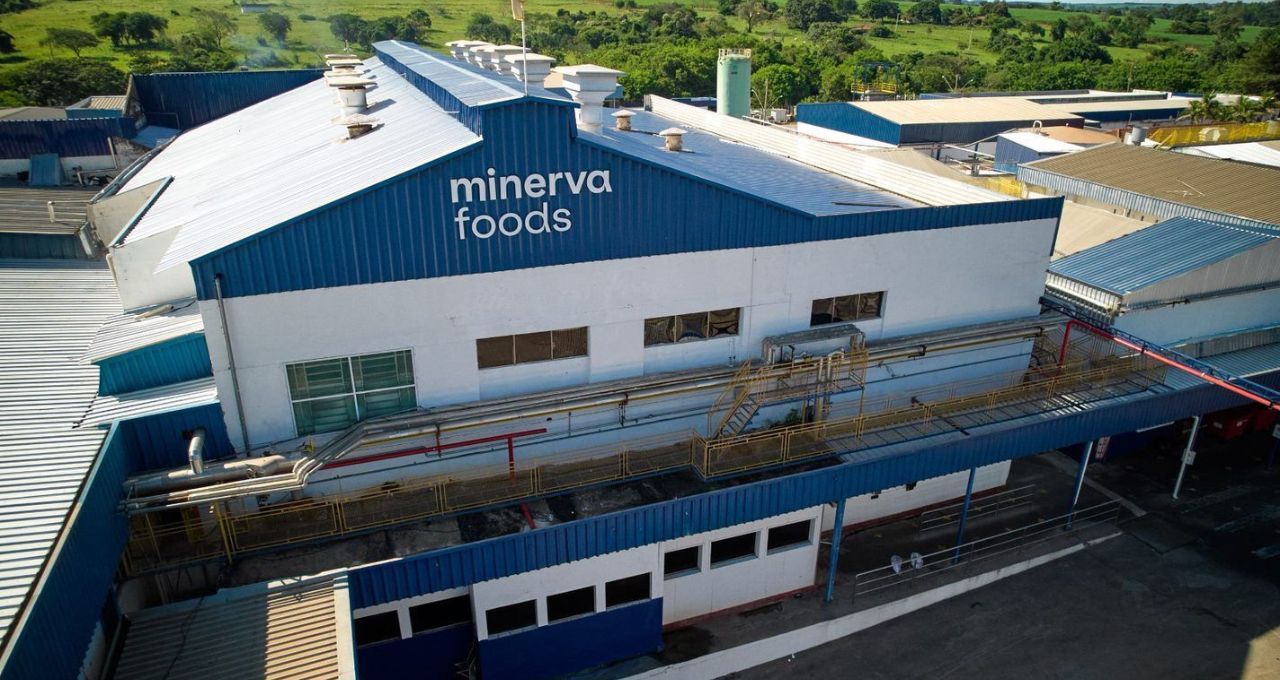 Minerva cumpre a meta, mas o caixa e a China cobram a conta