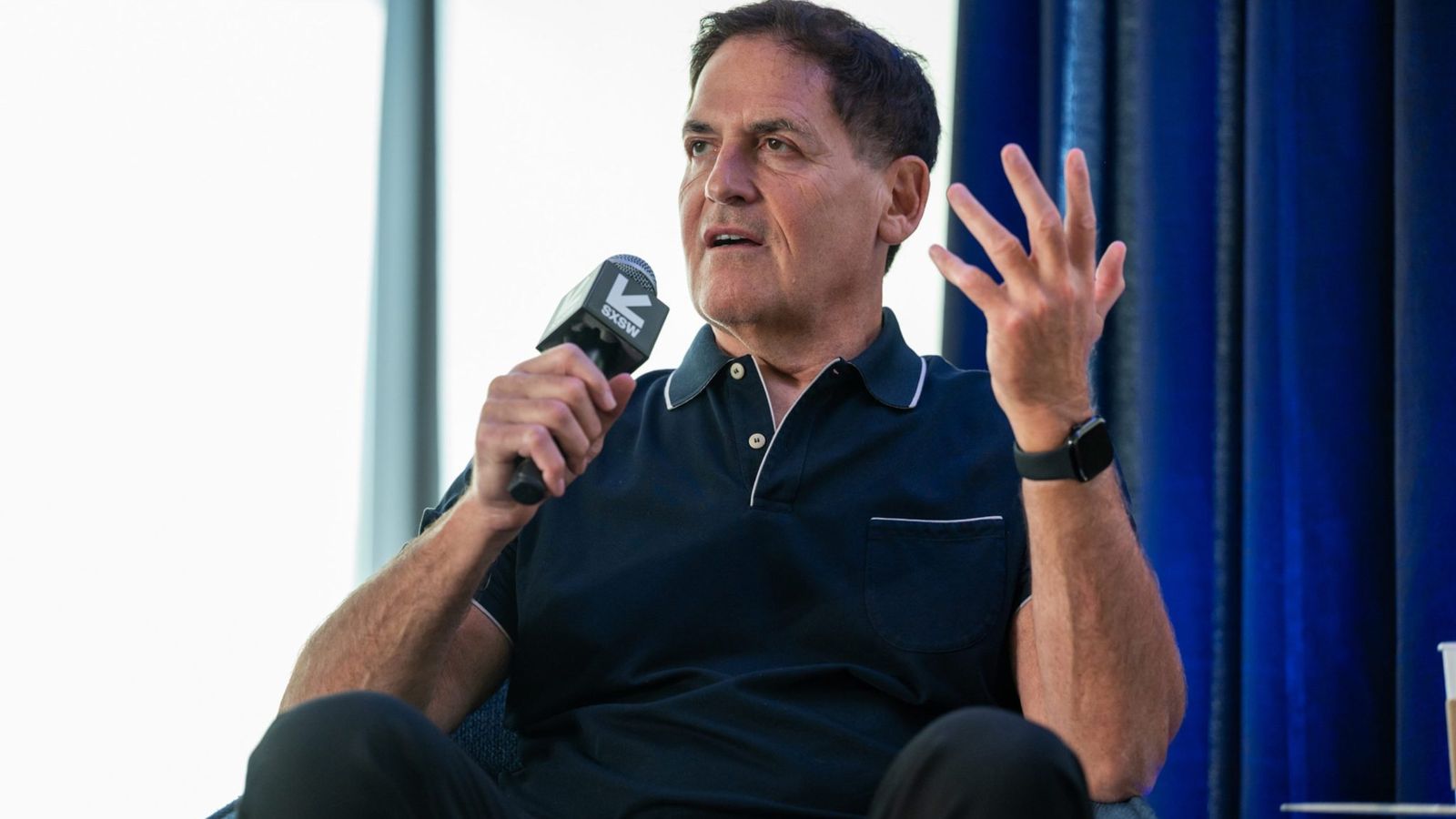 Mark Cuban defende salário mínimo de US$ 20 e critica disparidade salarial