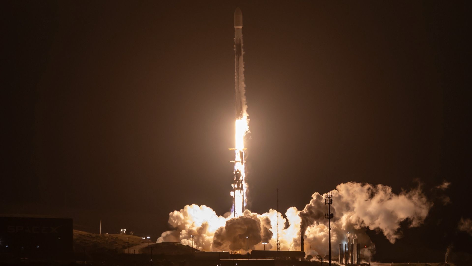SpaceX lança 21 satélites militares e avança defesa espacial dos EUA