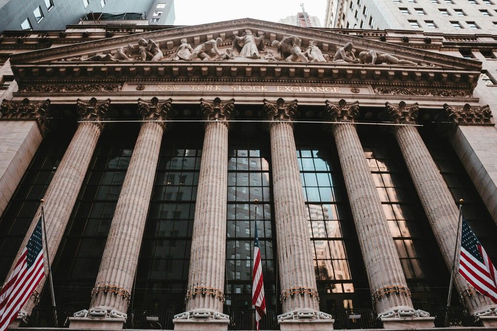 Wall Street troca demissões por contratação de talentos em IA