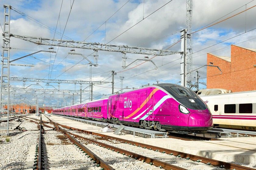 Renfe pisa fundo: a aposta de risco nos seus trens de alta velocidade