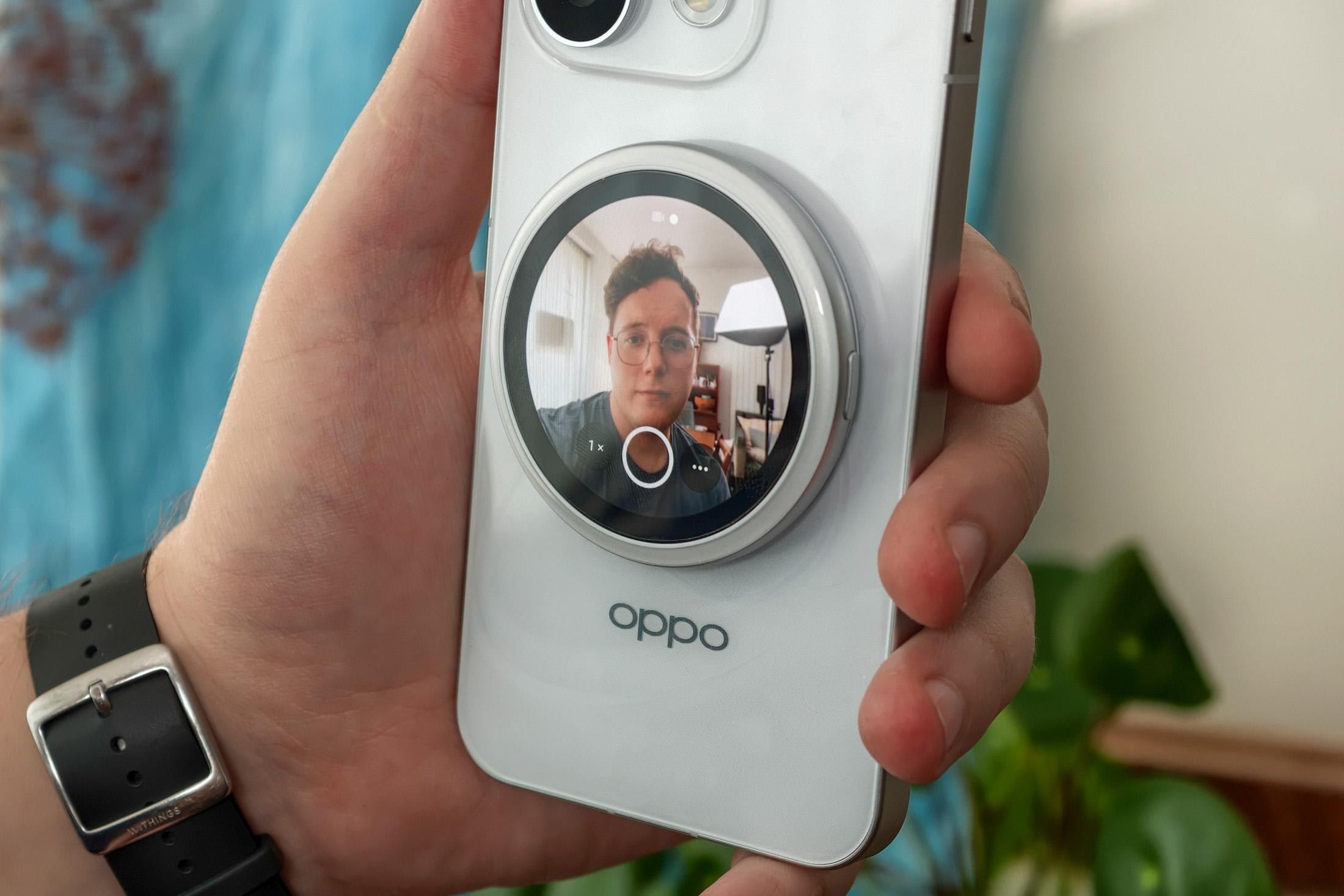 Oppo Bubble inova no design de telas externas — mas falta padronização