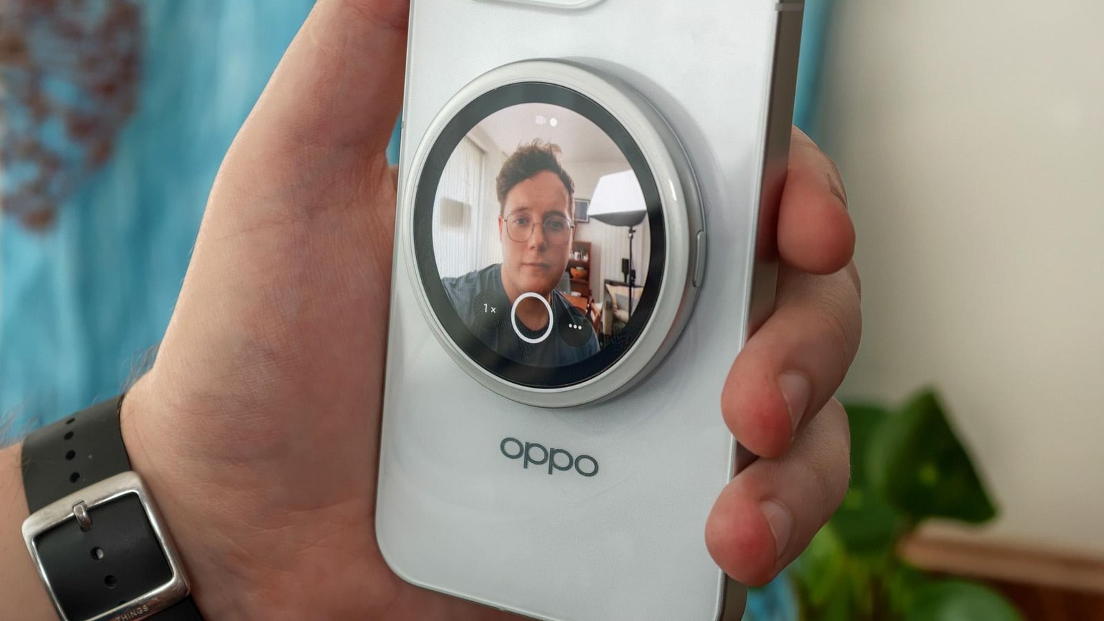 Oppo Bubble inova no design de telas externas — mas falta padronização