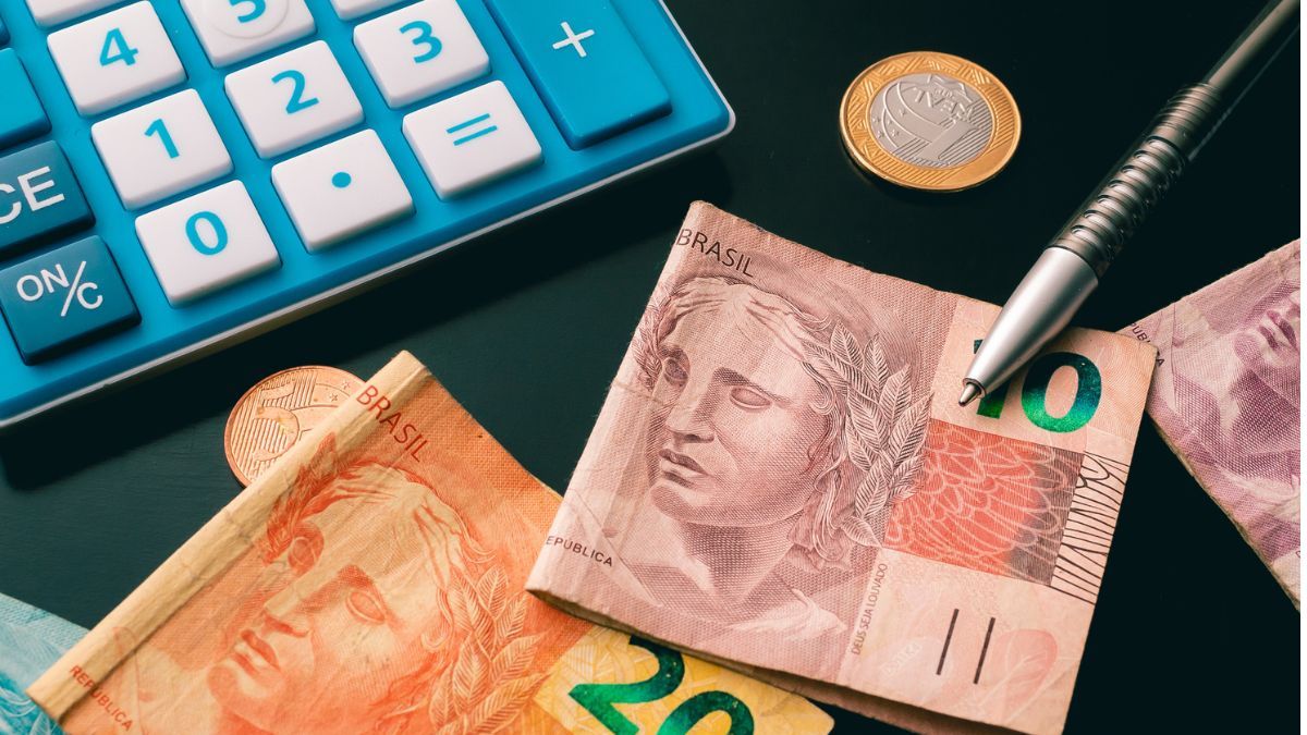 Deterioração fiscal trava Selic — UBS alerta para risco de juros altos por mais tempo