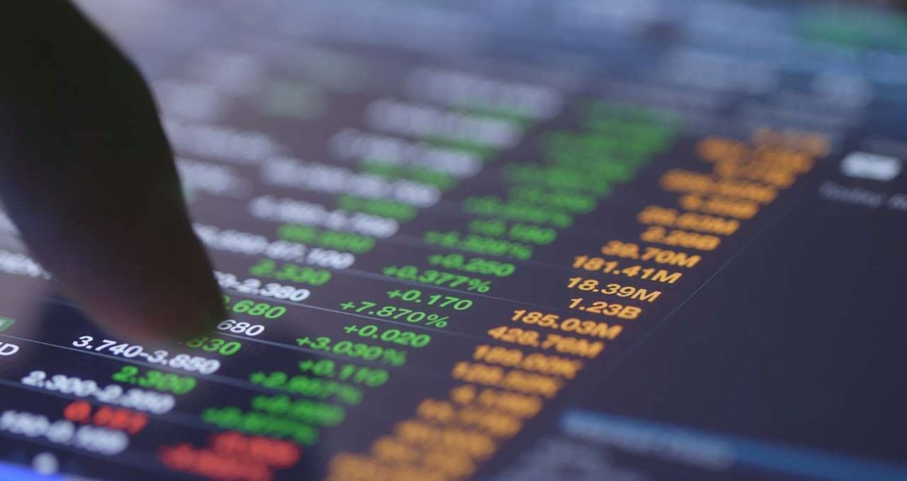 Ibovespa pega carona em Wall Street, mas com um olho em Brasília