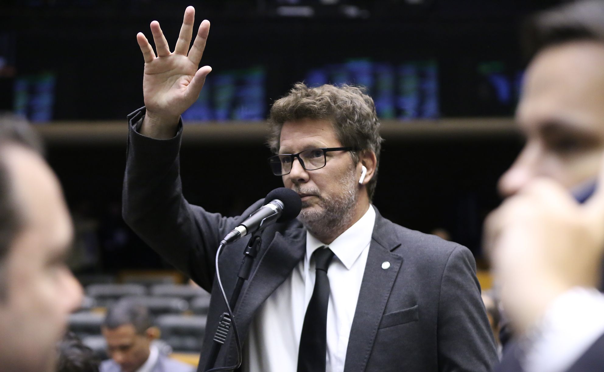 Dark Horse: o filme de Bolsonaro e a trilha do dinheiro que chega a Frias