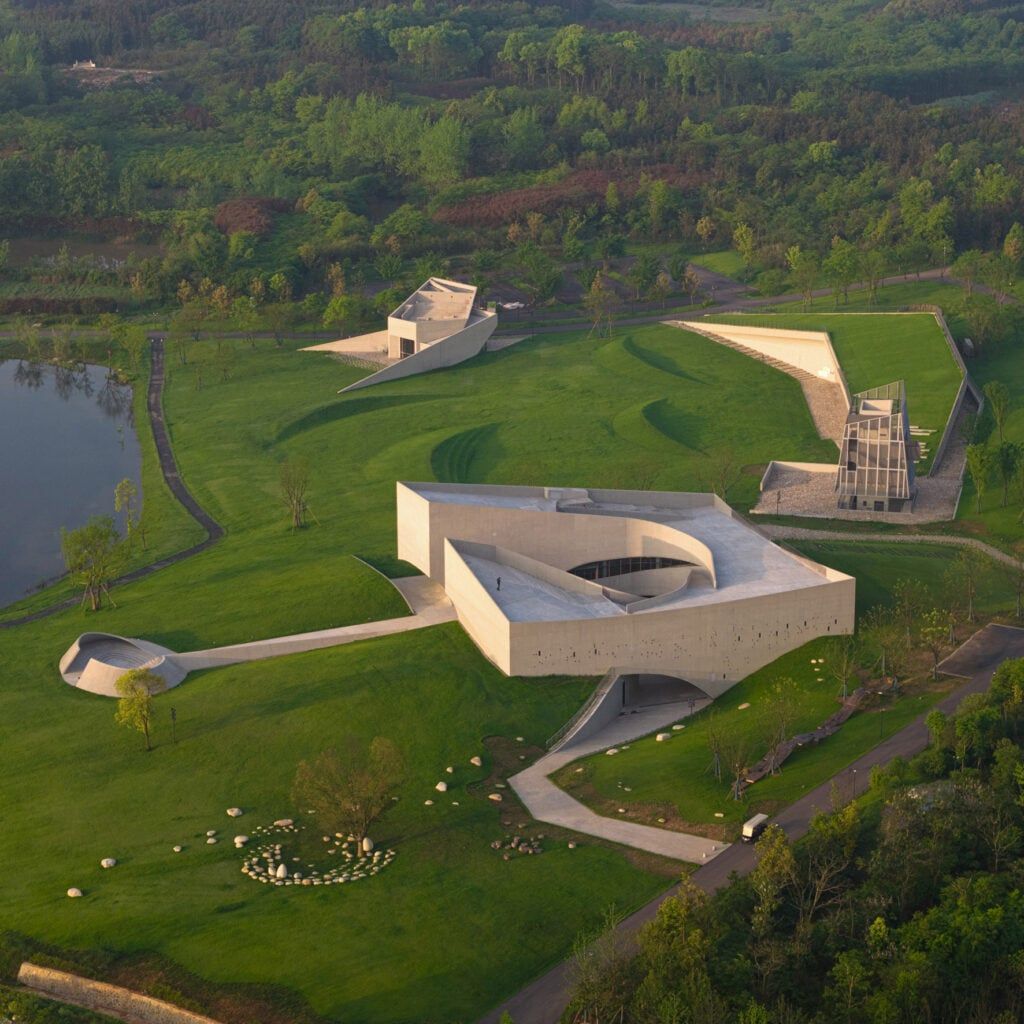 Zi Museum: Arquitetura chinesa se funde à paisagem em Xianning