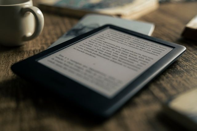 Amazon encerra suporte a Kindles de 2012 — o fim de uma era no hardware