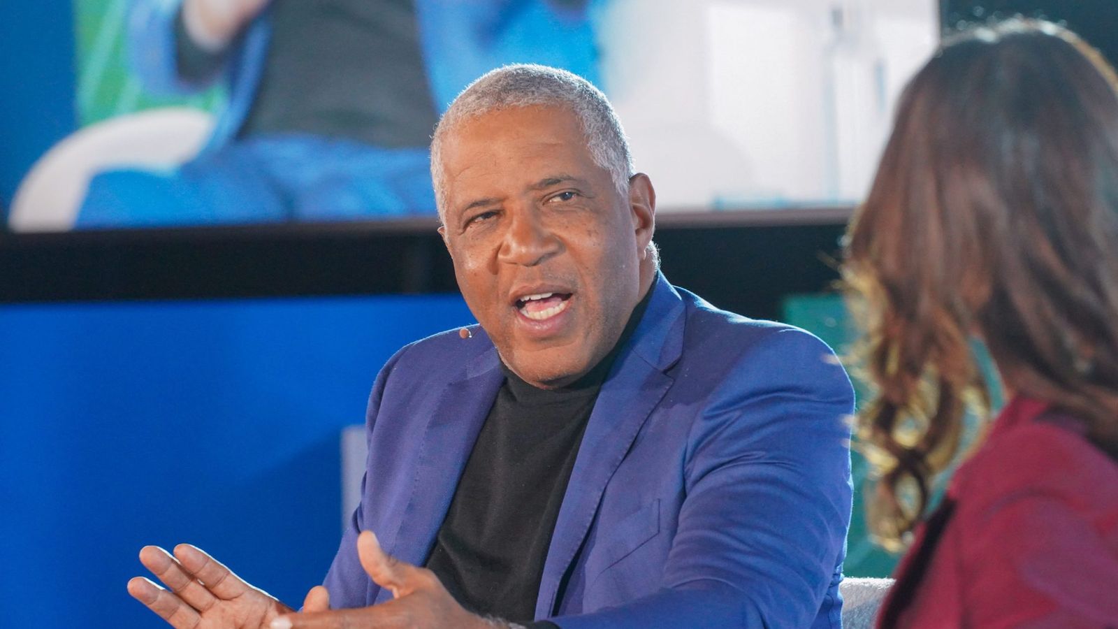 Robert Smith alerta empresas contra o fim de estágios na era da IA