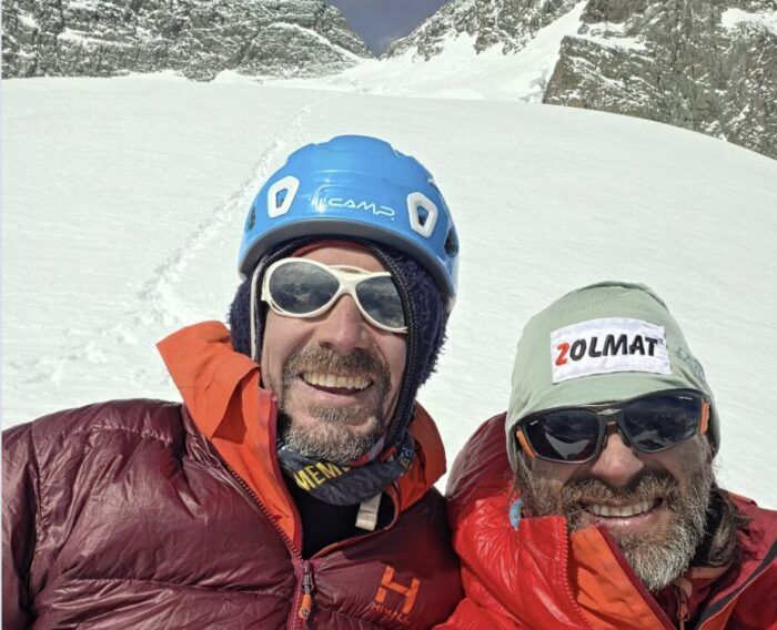 Escaladores buscam o topo de picos com 8.000m sem auxílio de oxigênio suplementar