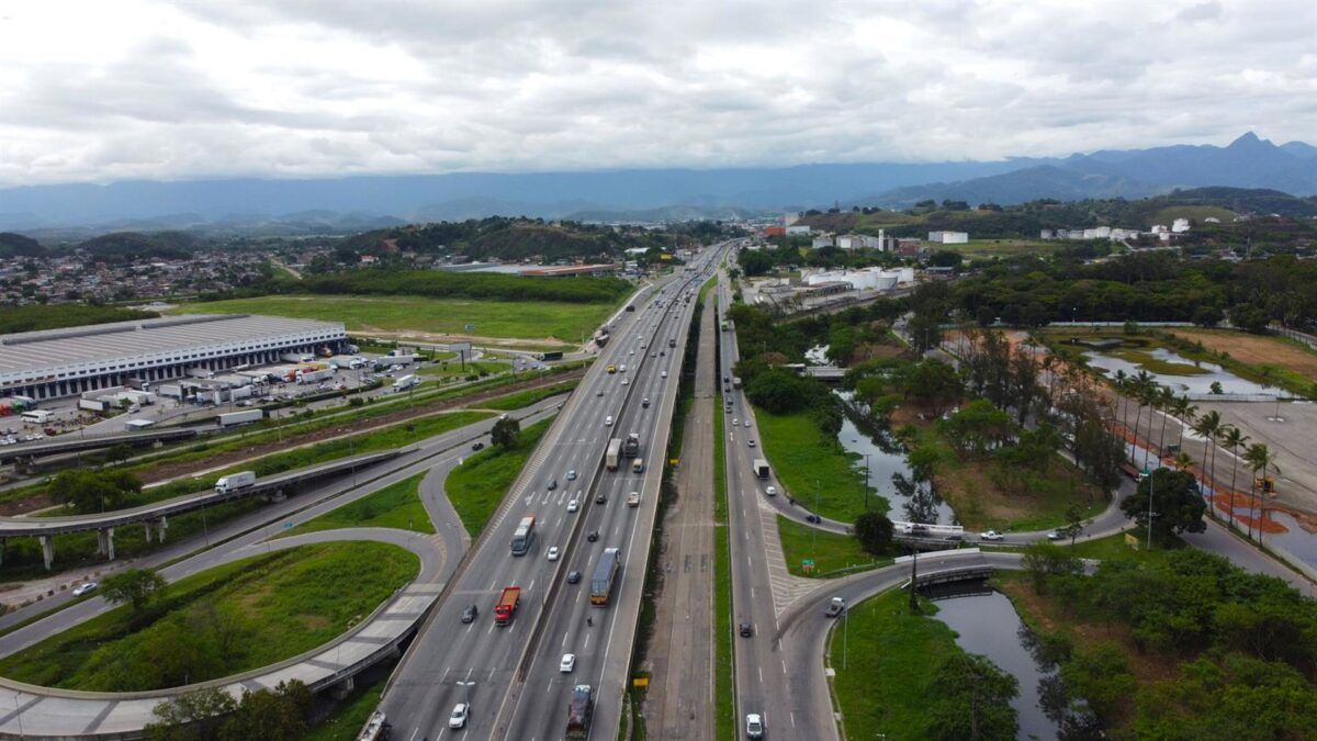 O plano trilionário para a logística: estratégia antes do cimento