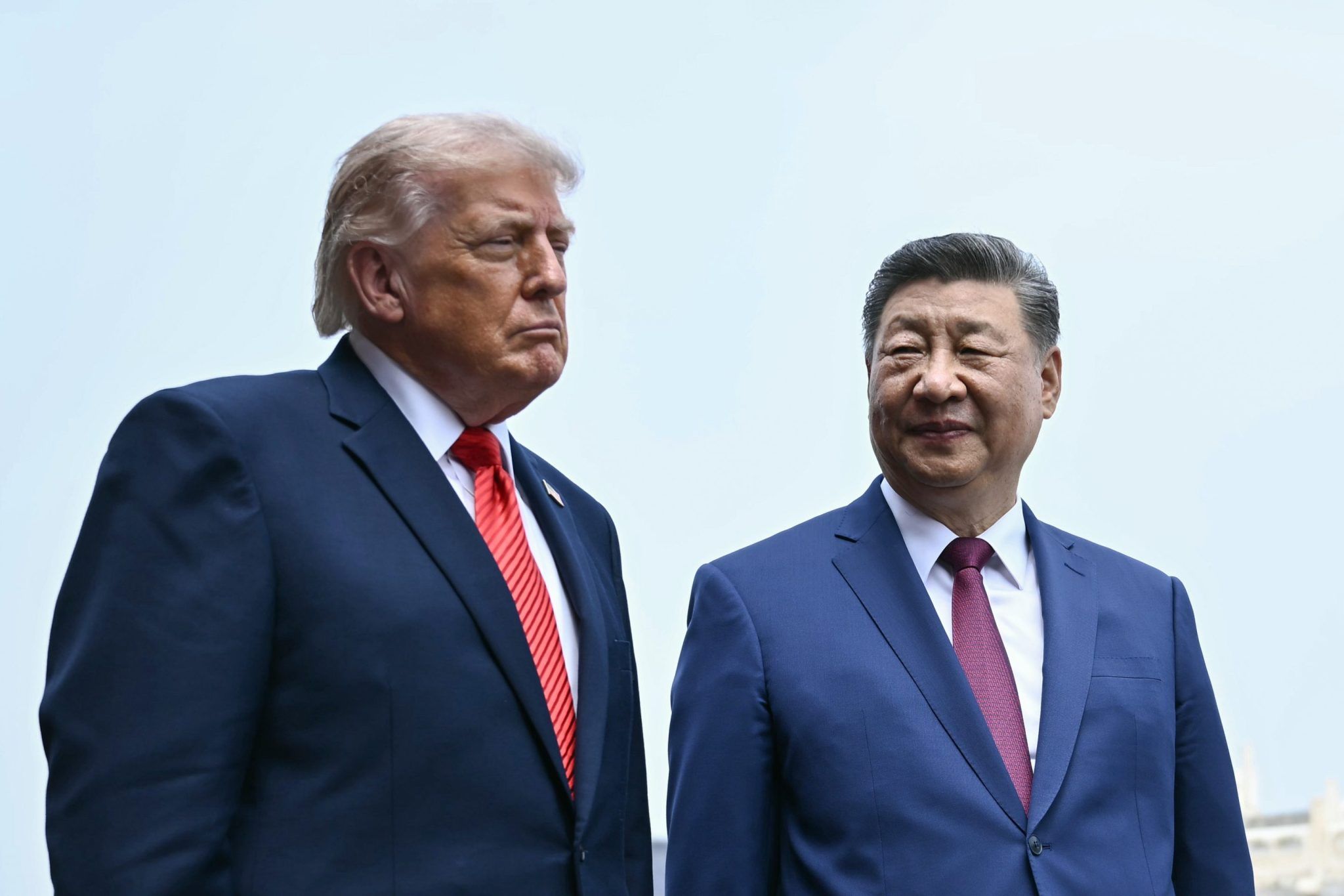 Países 'neutros' lucram com blocos de IA EUA-China, mas enfrentam riscos