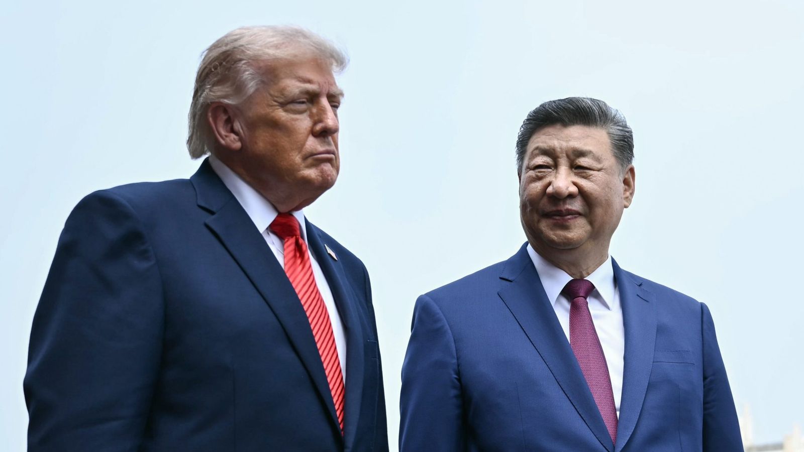 Países 'neutros' lucram com blocos de IA EUA-China, mas enfrentam riscos