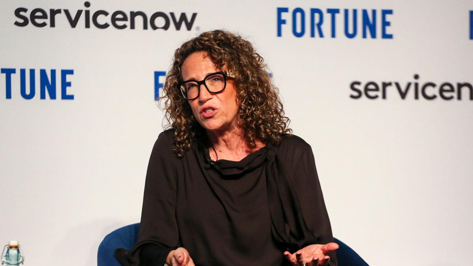 Amy Webb: Grandes empresas sofrem 'impotência aprendida' com IA