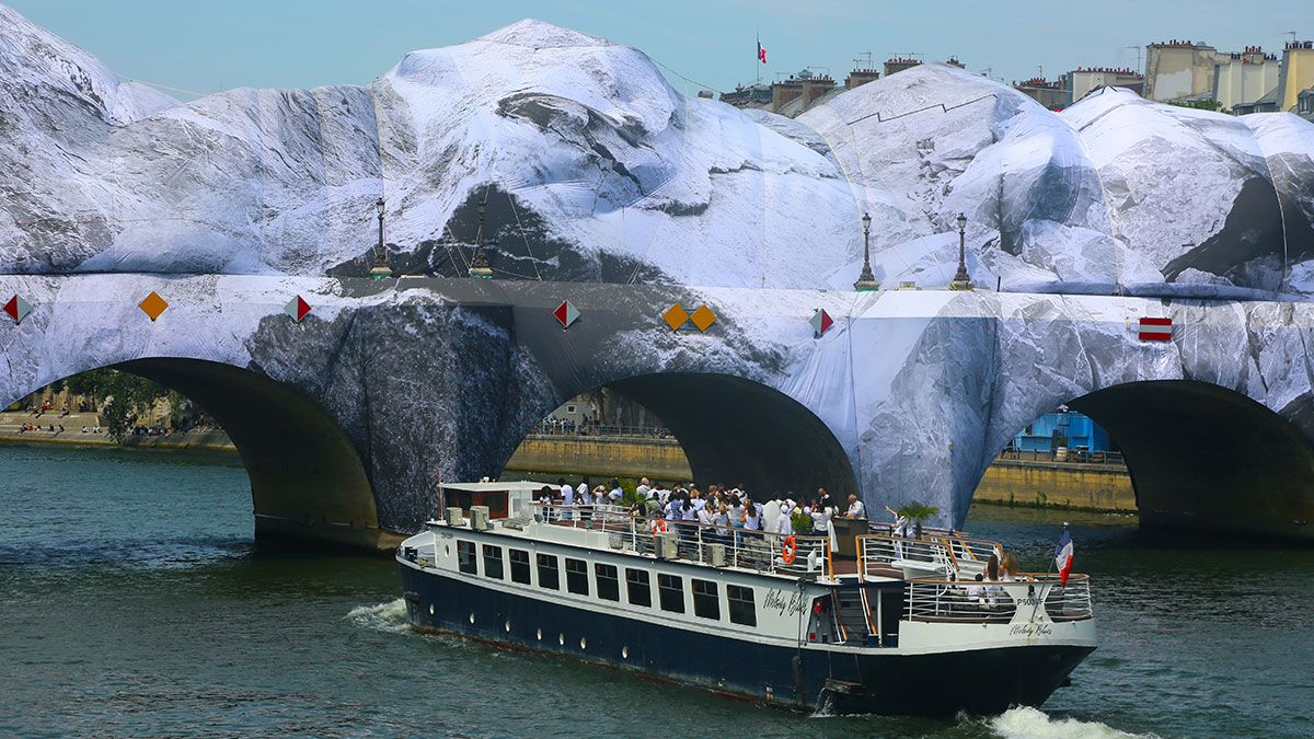 JR transforma o Pont Neuf em uma caverna — e desafia o legado de Christo