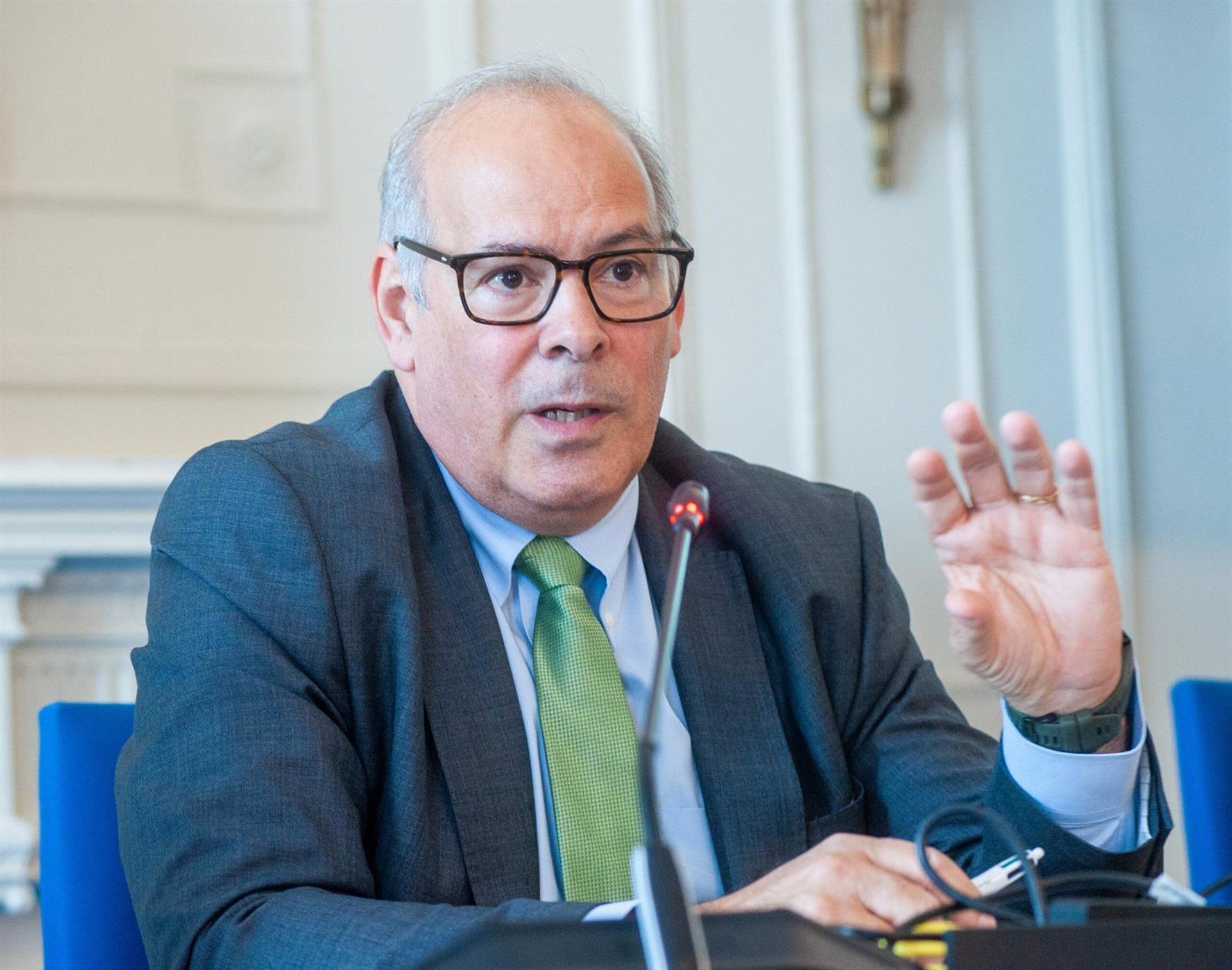 Mario Ruiz-Tagle questiona fechamento de usinas nucleares na Espanha
