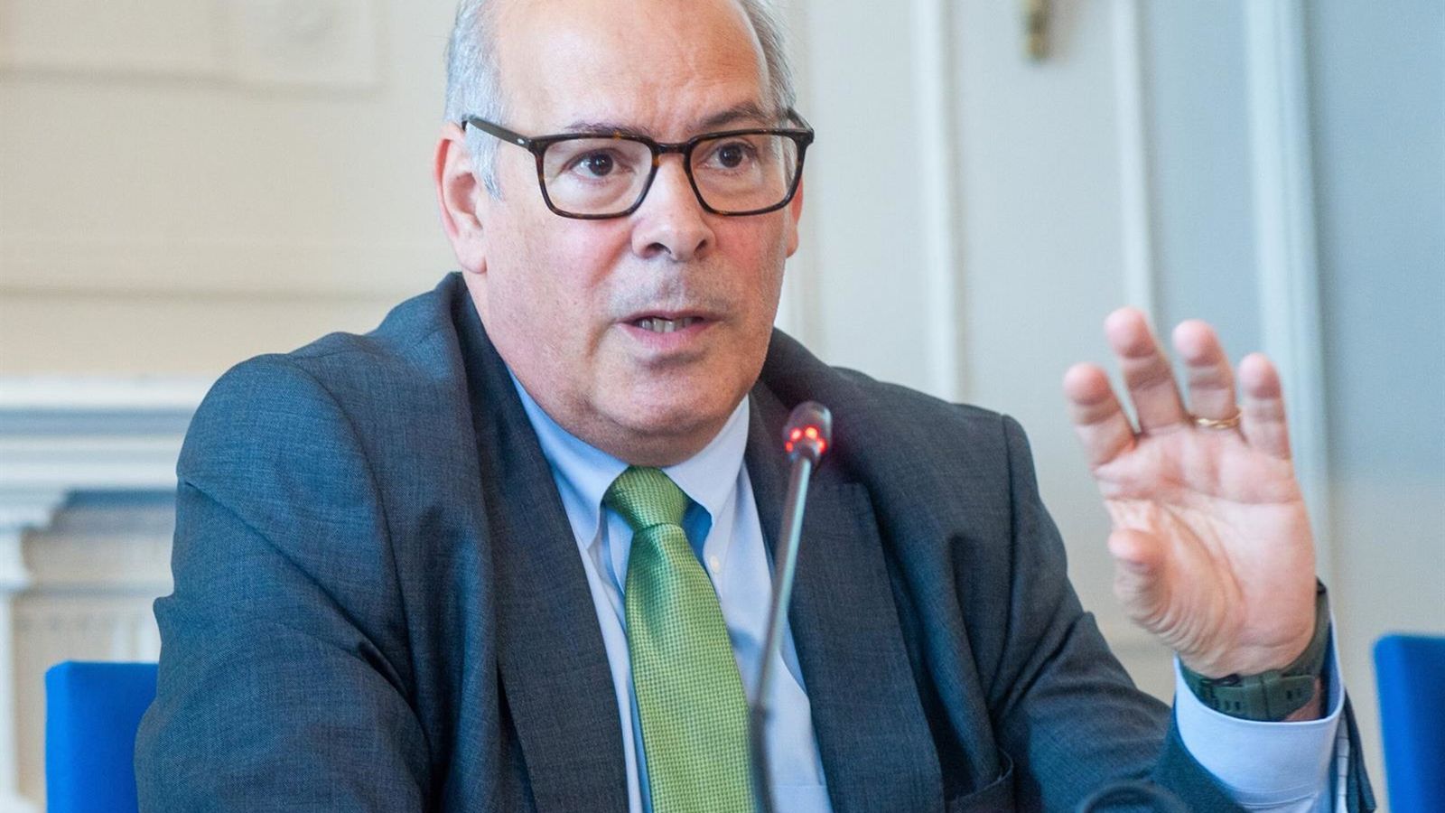 Mario Ruiz-Tagle questiona fechamento de usinas nucleares na Espanha
