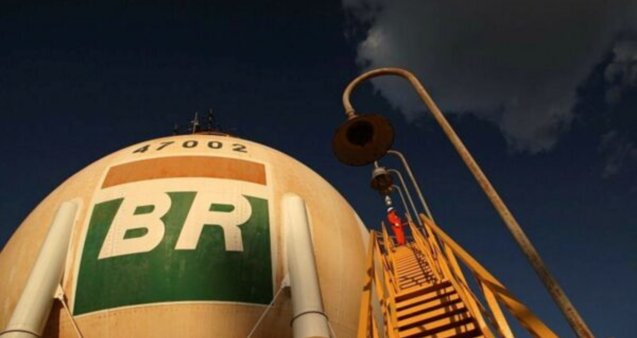 Petrobras é maior investidora em leilão de R$ 3 bi e arremata 19 blocos com foco em Campos