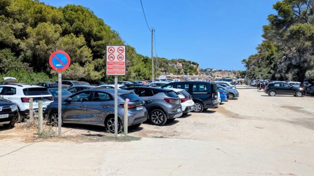 A praia engolida pelos carros: a inércia que desafia a Justiça em Mallorca